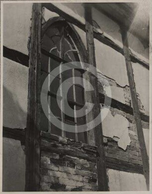 Erstes Fenster an der Südseite der Kapelle Reichwald