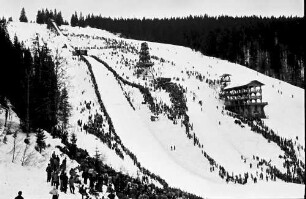 Feldberg: Internationales Feldberg-Skispringen; Sprungschanze im Fahler Loch von der Straße