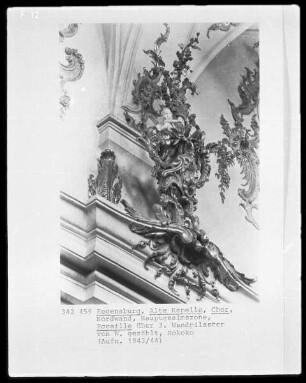 Rocaille über dem 3. Wandpilaster
