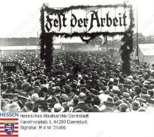 Darmstadt, 1925 Juni 28 / 'Fest der Arbeit' des Gewerkschaftskartells Darmstadt / Versammlungsplatz, Gruppenaufnahme