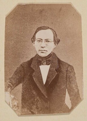 Porträt von Dr. Adolf Roscher : Porträt von Dr. Adolf Roscher. Visitfoto