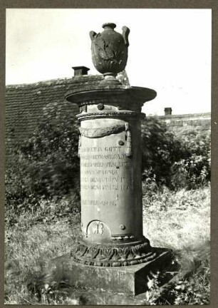 bei Göllheim. Grabstein des Johann Adam Wagner +1837 und seiner Ehefrau Elisabeth geb. Seewaldt +1850. R. Wilking