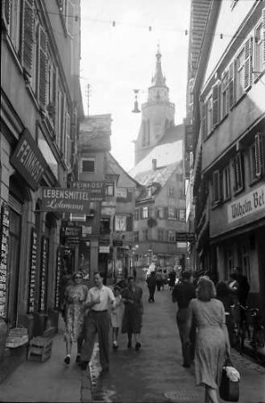 Tübingen: Neckargasse mit Stiftskirche