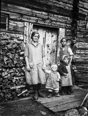 Familienportrait : Portrait der Familie Fiegl von "Fiegl’s Gasthaus“, Windachtal bei Sölden