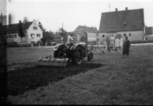 Rotorkrümler Eberhard, Ulm im Einsatz auf Versuchsfeld des Instituts Weihenstephan