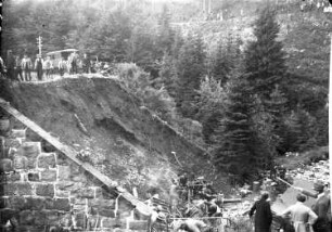 Harz? Erdrutsch (nach Unwetter?) an einer Bahnstrecke