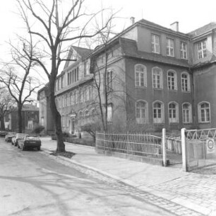 Dresden-Leuben, Dieselstraße 55. Schule (1894, Erweiterung 1909 und 1923). Straßenansicht
