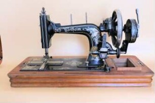 Haushaltsnähmaschine Wertheim mit Handantrieb