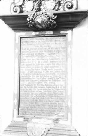 Bahlingen: Wappen am Rathaus, unterer Teil, Steintafel
