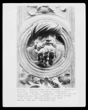 Paradiestür — Prophetenköpfe — Bärtiger Prophet mit Turban