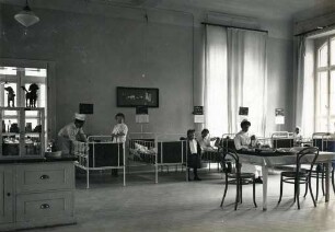 Städtisches Klinikum. Chirurgische Abteilung - Krankensaal für Kinder