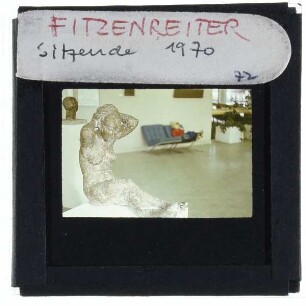 Fitzenreiter, Sitzendes Mädchen