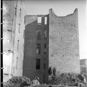 Negativ: Ruine, Wartburgstraße 41, 1951