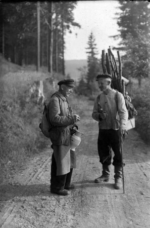 Holzmacher und Beerensammler