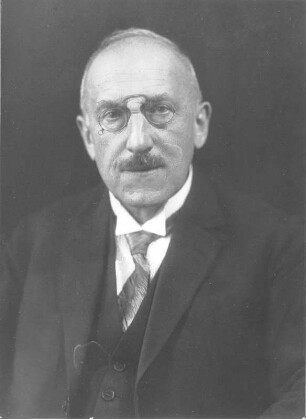 Portrait einer Dresdner Persönlichkeit, vermutlich Georg Toller : Portrait einer Dresdner Persönlichkeit, vermutlich Georg Toller. Fotografie (Negativabzug auf Papier) von Ursula Richter. Dresden, um 1930