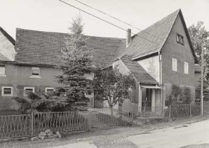 Mobschatz-Brabschütz, Dorfplatz 10. Bauernhof (bez. 1790). Wohnstallhaus