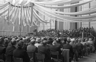 Maikundgebung des Gewerkschaftsbundes in der Stadthalle.