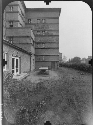 Dresden-Friedrichstadt, Bodelschwinghstraße 1/3. Ehem. Obdachlosenheim für Männer (Medizinische Berufsfachschule am Krankenhaus Dresden-Friedrichstadt, 1928; P. Wolf). Teilansicht von Südwest
