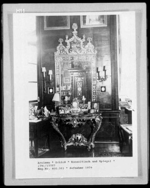Konsoltisch und Spiegel