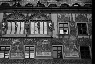 Ulm: Wandmalerei und Erker am Rathaus