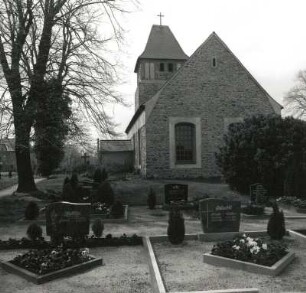 Krugau. Dorfkirche (1401/1415, Turmdach 1821). Chorfenster