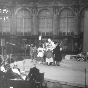"Eine Nacht in Venedig" von Johann Strauß. Aufführung der Staatsoperette Dresden im Rahmen der Veranstaltungsreihe "Dresdner Sommer". Dresdner Zwinger, 12. Juni 1970