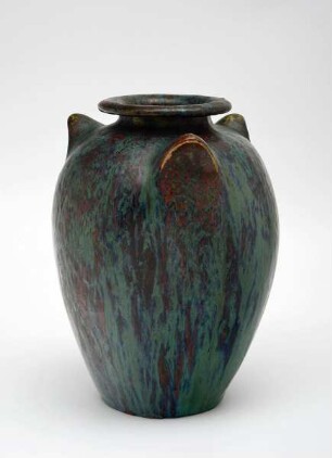 Vase mit drei Henkeln
