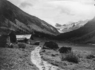Berghof : Einzeln stehender Berghof im Sulzbachtal, dahinter der Große Geiger (ca. 3360m).