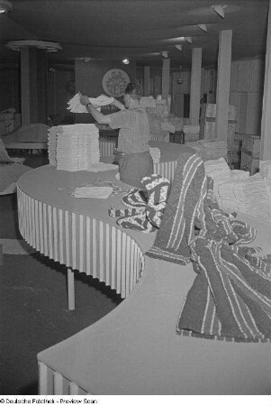 Dekoration eines Messestandes mit Ausstellungsstücken