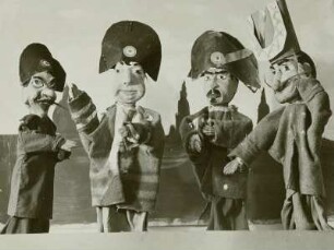 Napoleon vor Dresden, umgeben von seinen Generalen : Handpuppenspiel des 'Dresdner Kasperle' Oswald Hempel