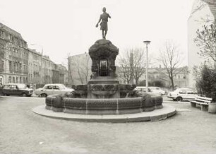 Dresden-Plauen, F.-C.-Weißkopf-Platz. Müllerbrunnen (bez. 1902; R. Henze, W. Lossow, H. Viehweger)