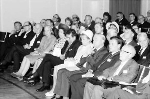 20. Tagung 1970 Chemiker: (unscharf) K. Tizian, F. Sieder, Lars Onsager, Dorothy Hodgkin, Frau Huber, L. Huber, Frau Steurer, H. Leussink, Oberbürgermeister Steurer, Leopold Ruzicka; links hinter Oberbürgermeister Steurer: Richard L. M. Synge, Harold C. Urey