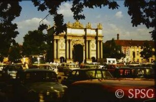 Potsdam, Luisenplatz und Brandenburger Tor.