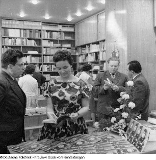 Bibliotheken und Büchereien und Buchläden