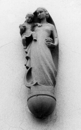 Sachteil: Mondsichelmadonna; Hochheim am Main, Kirchstraße 34