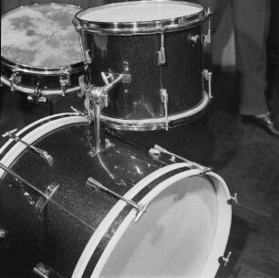 Markneukirchen : Musikinstrumentenbau Markneukirchen. Schlagzeug der Marke Tacton Markneukirchen