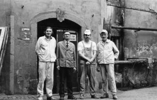 Meißen. Reichmühle (v. links) Untermüller Berndt Fehrmann, Rentner Gerhard Fehrmann, Obermüller Klaus Fehrmann, Untermüller Gottfried Kunath