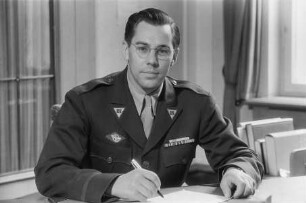 Direktor des Central Collecting Point Marburg Francis W. Bilodeau