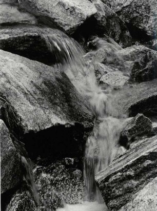 Felsen und Wasser