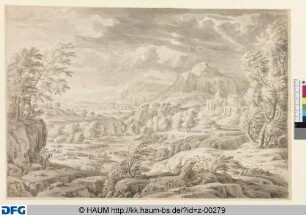 Landschaft mit einem weiten Flusstal und hohen Bergen bei Gewitter