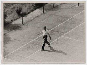 Anthony Eden spielt Tennis in Genf. Anthony Eden