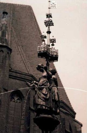 Hannover: Marktbrunnen, Spitze