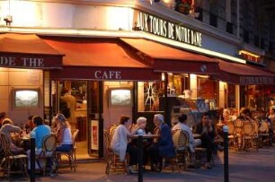 Paris - Straßencafè : Straßencafè an der Kirche Notre Dame abends, Paris 2006