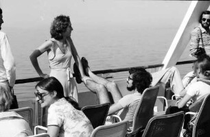26. Tagung 1976 Physiker; Aufbruch zur Mainau: Sich Sonnende auf Deck
