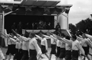 Chisinau: Vorbeimarsch von Jugendorganisationen