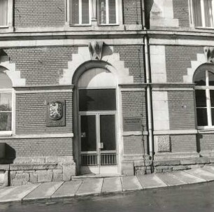 Auerbach, Friedensstraße 51. Verwaltungsgebäude (Rat der Stadt). Haupteingang