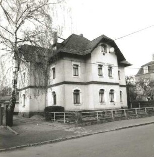 Cossebaude, Schulstraße 1. Wohnhaus (1886/1900)