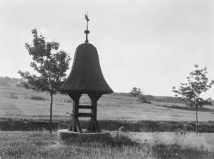 Münnerstadt. Überdachter Ziehbrunnen