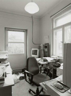 Sächsische Landesbibliothek - Staats- und Universitätsbibliothek Dresden. Abteilung Datenverarbeitung. Mitarbeiterraum des Referates Infrastruktur (Netze) (1. OG) : Dresden-Räcknitz, Mommsenstraße 7. Sächsische Landesbibliothek - Staats- und Universitätsbibliothek Dresden. Abteilung Datenverarbeitung. Mitarbeiterraum des Referates Infrastruktur (Netze) (1. OG)
