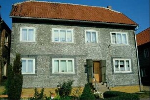 Wohnhaus am Anger, graue Verschieferung